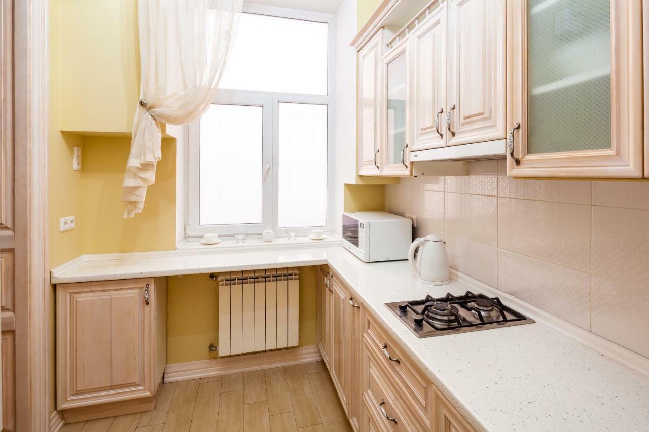 Romari Проспект Свободи 31 Leópolis Exterior foto