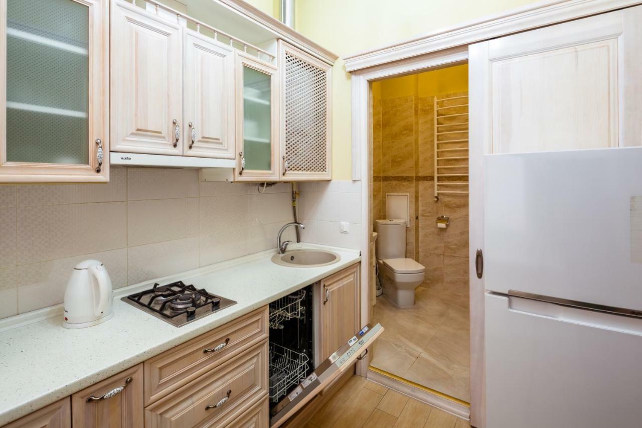 Romari Проспект Свободи 31 Leópolis Exterior foto