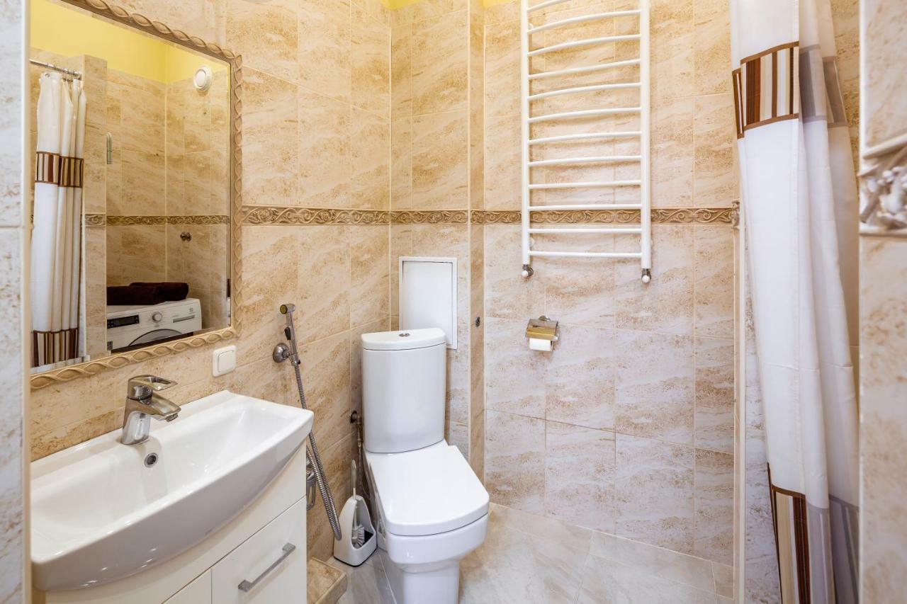 Romari Проспект Свободи 31 Leópolis Exterior foto