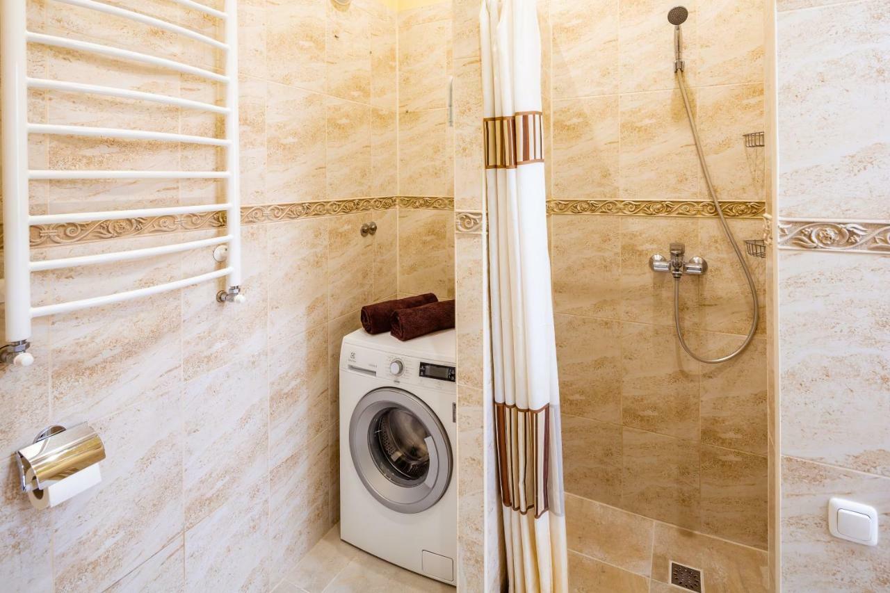 Romari Проспект Свободи 31 Leópolis Exterior foto