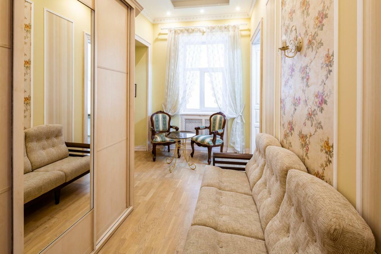 Romari Проспект Свободи 31 Leópolis Exterior foto